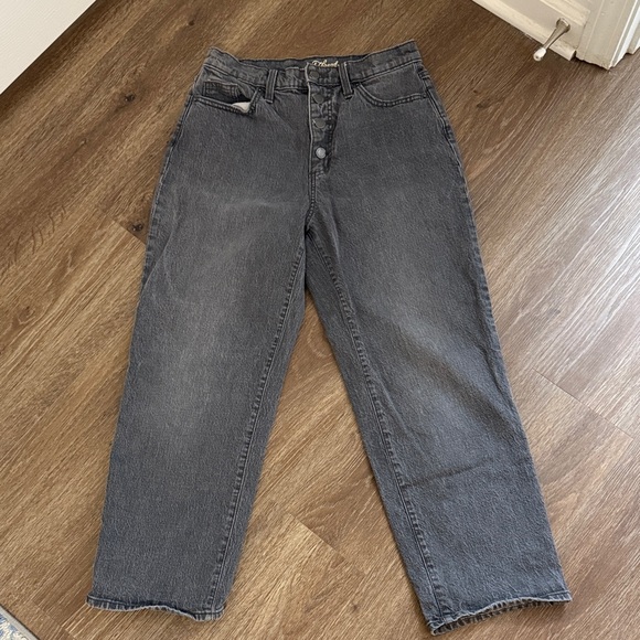 Universal Thread Women's Straight Leg Black Jeans - Picture 1 of 2